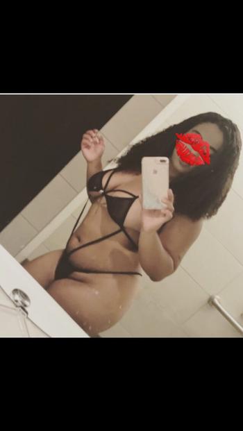 , 21  female escort, Thunder Bay